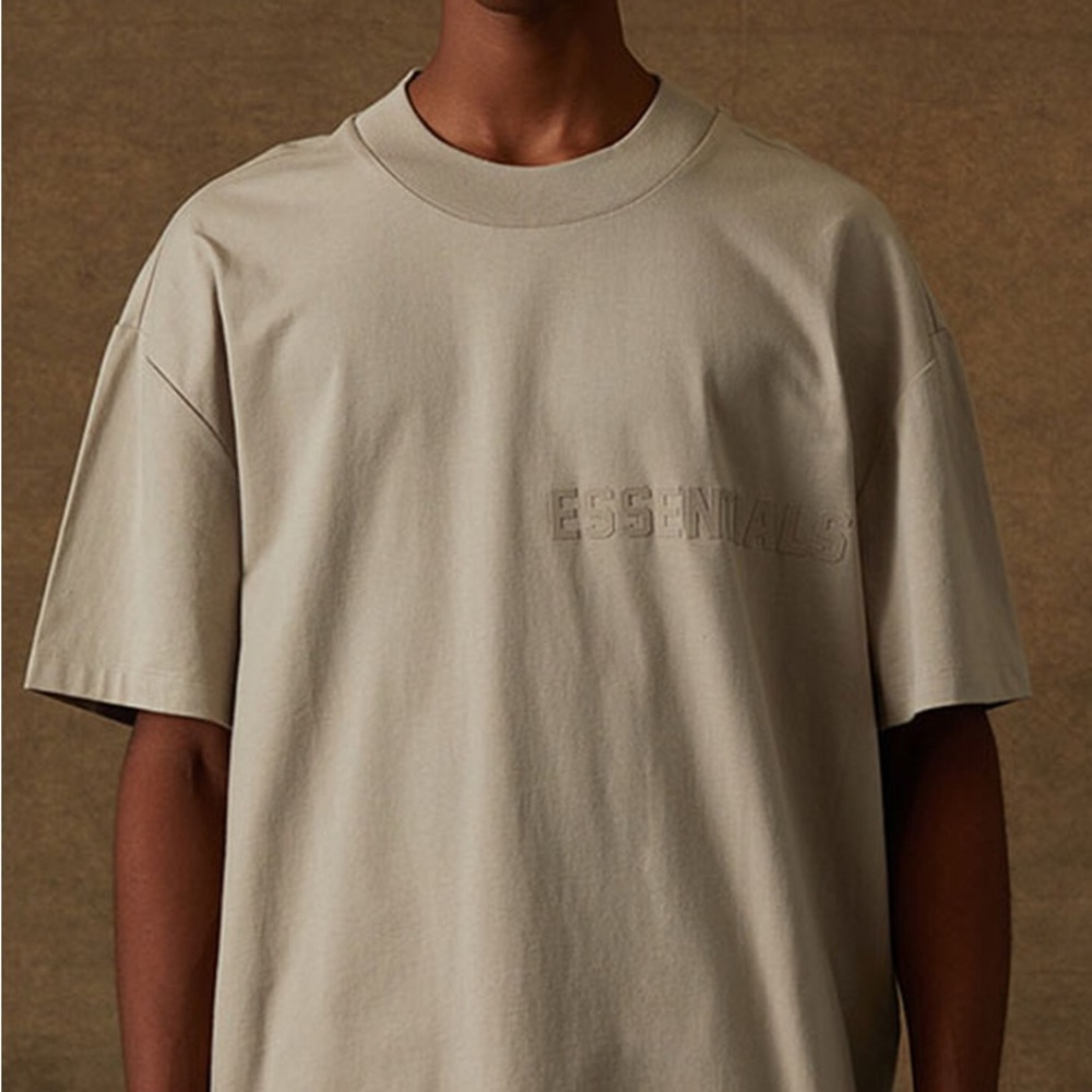 Essentials Men's Short Sleeve Tee in Smoke Size Small NWT